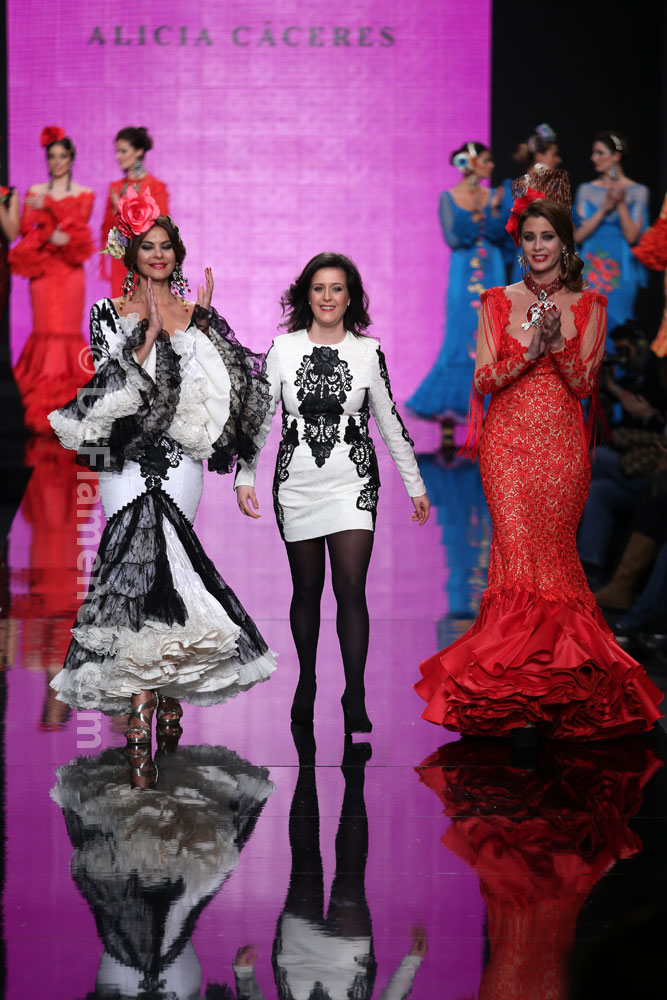 alcanzar visitante Eh Alicia Cáceres "Embrujo de sur", Simof 2014 | Moda Flamenca - Flamenco.moda