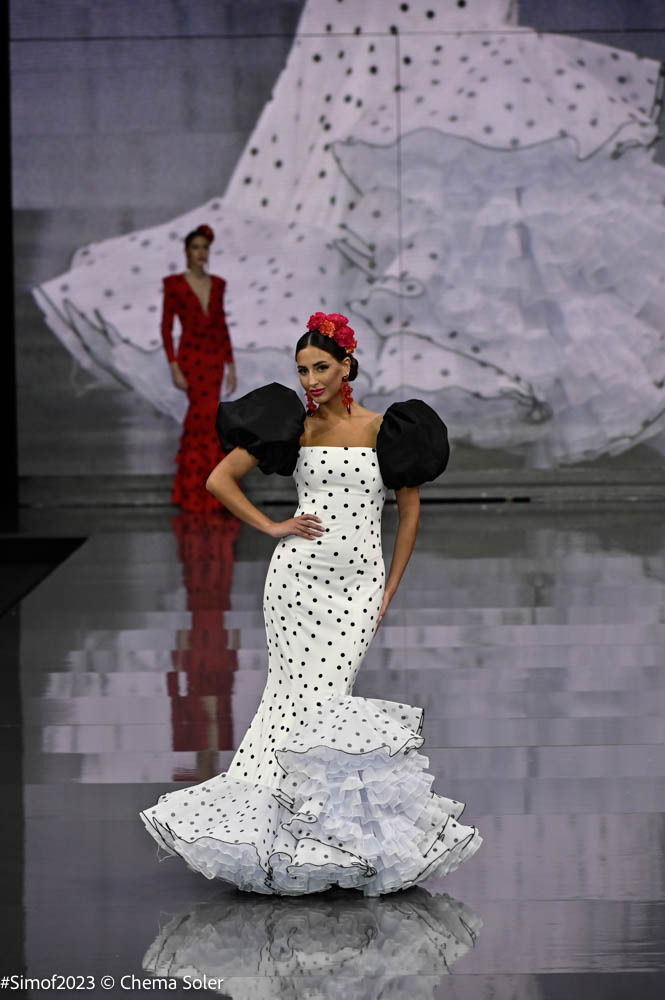 Falda rociera blanca - Faldas flamencas lunares 2023